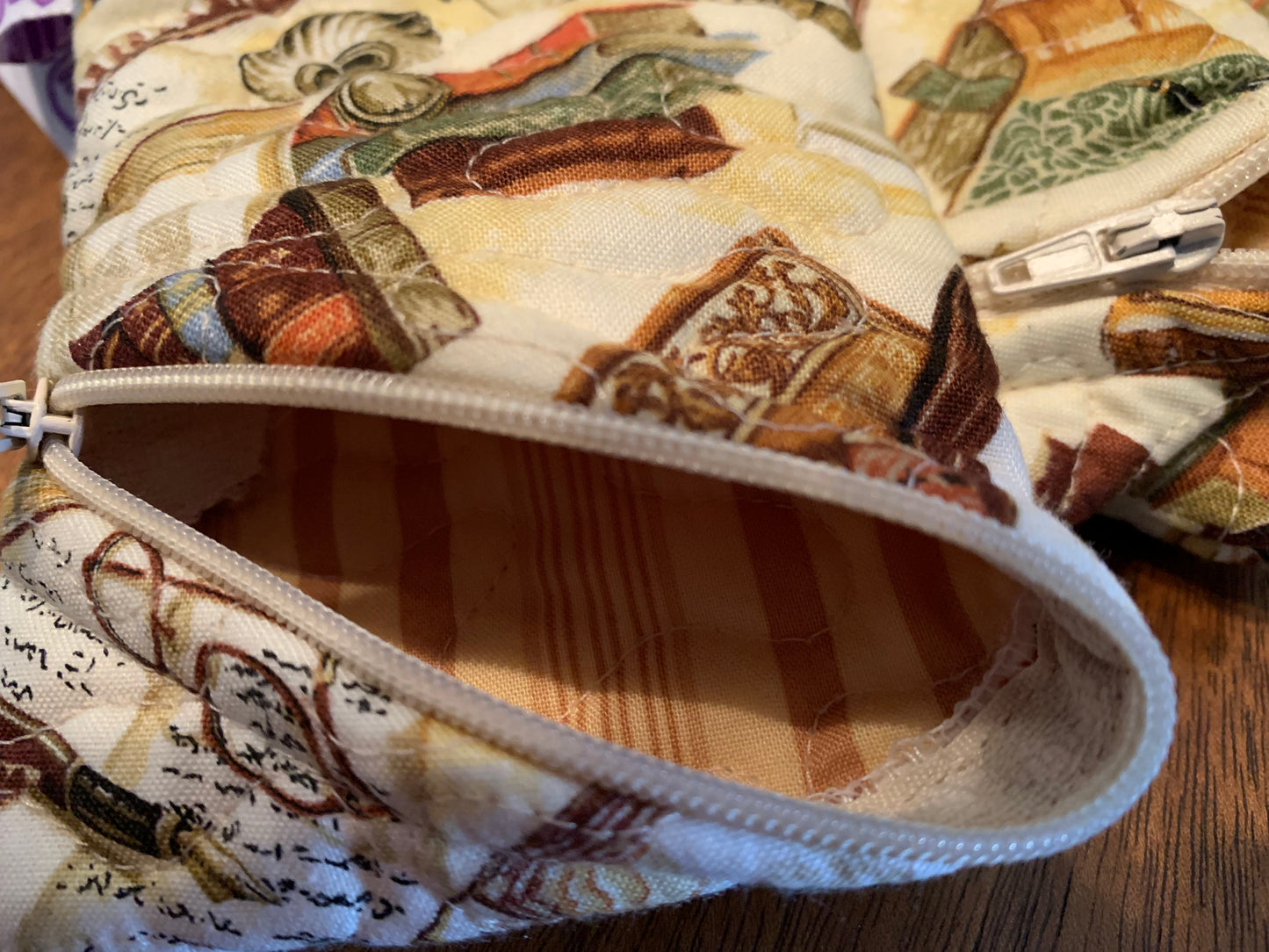 'The Library' Glasses Case #108
